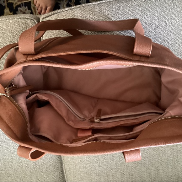 Tote 100% leather great for travel or work bag. - Picture 6 of 12